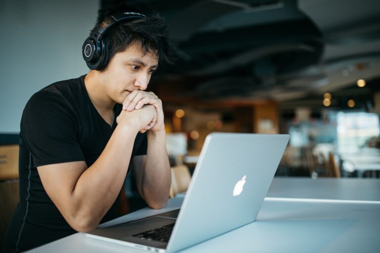 12 Best Coding Classes For Beginners and A Guide to Starting Your Coding Journey